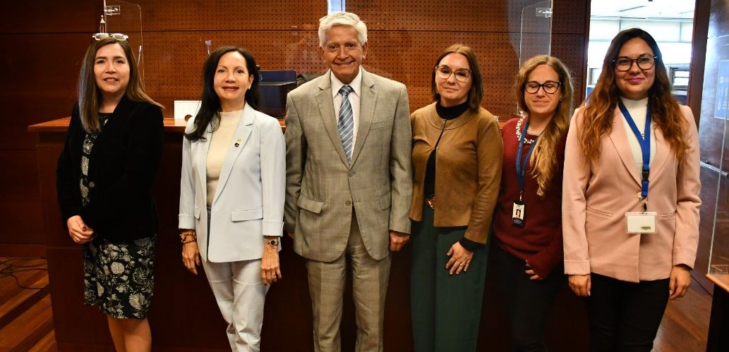 Ministra de la Corte Suprema de Panamá conoció experiencia de Tribunal de Tratamiento de Drogas y Alcohol del Centro de Justicia de Santiago